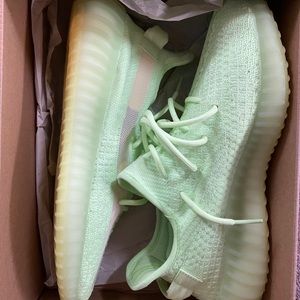 Yeezy boost 350 glow
